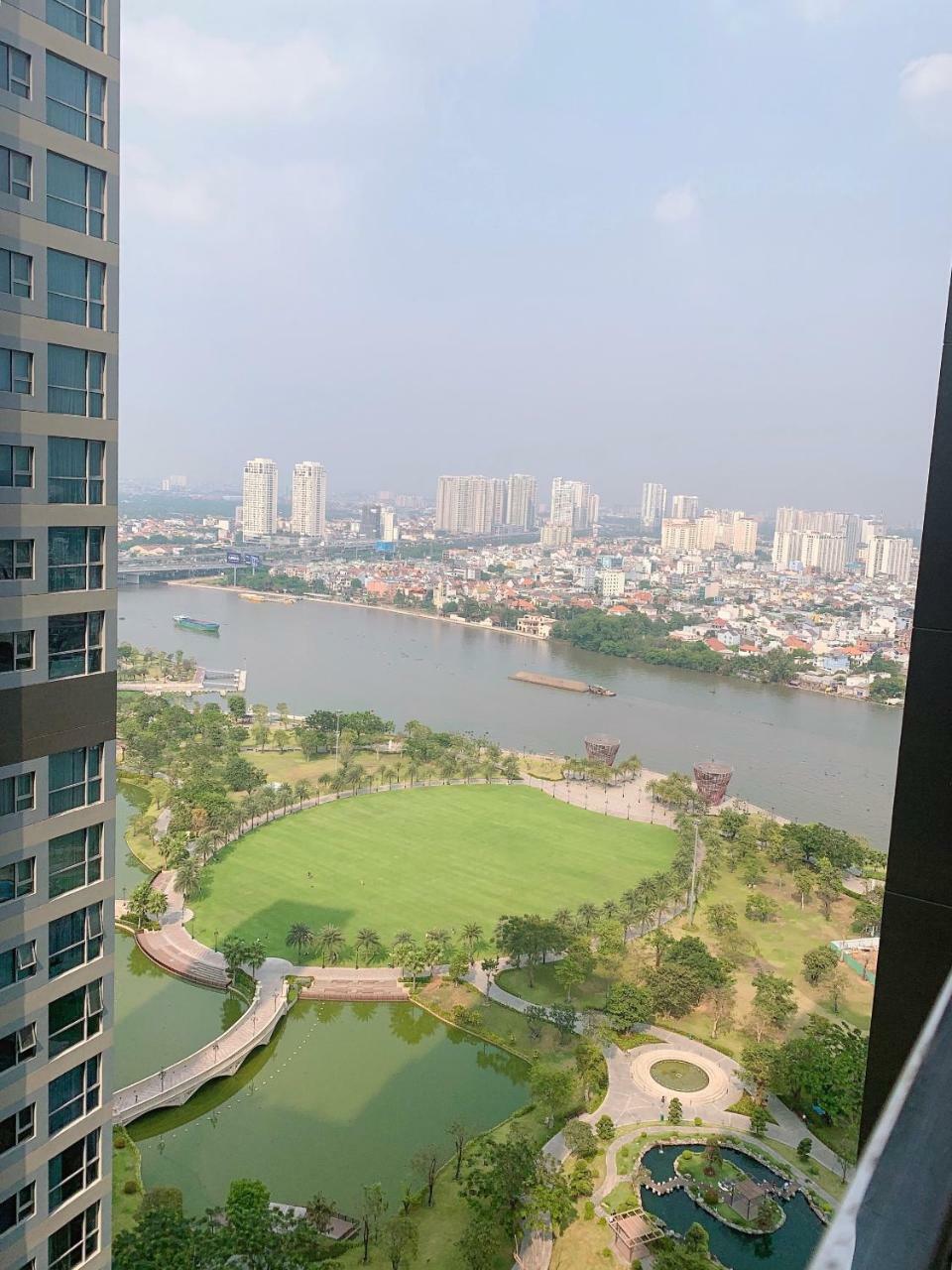 Khách sạn hẻo lánh Vinhomes Landmark 81 - Luxstay Condotel